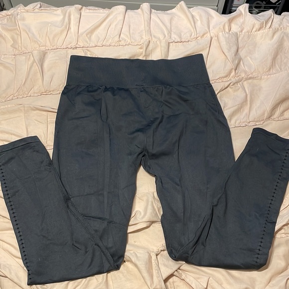 Fabletics Seamless Mid-Rise Jacquard 7/8 Leggings - New With Tag - Picture 2 of 4